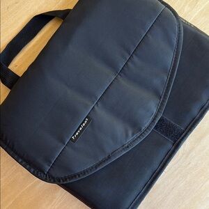 Travelon tablet tote